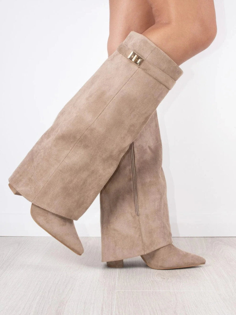 Klara | Knähöga mockastövlar för dam i svart - Beige mocka